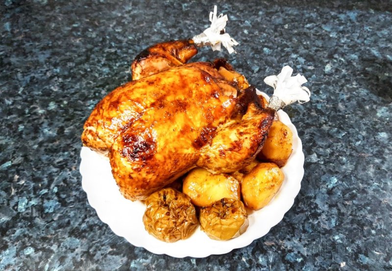 Новогодний рецепт: курица в яблоках 